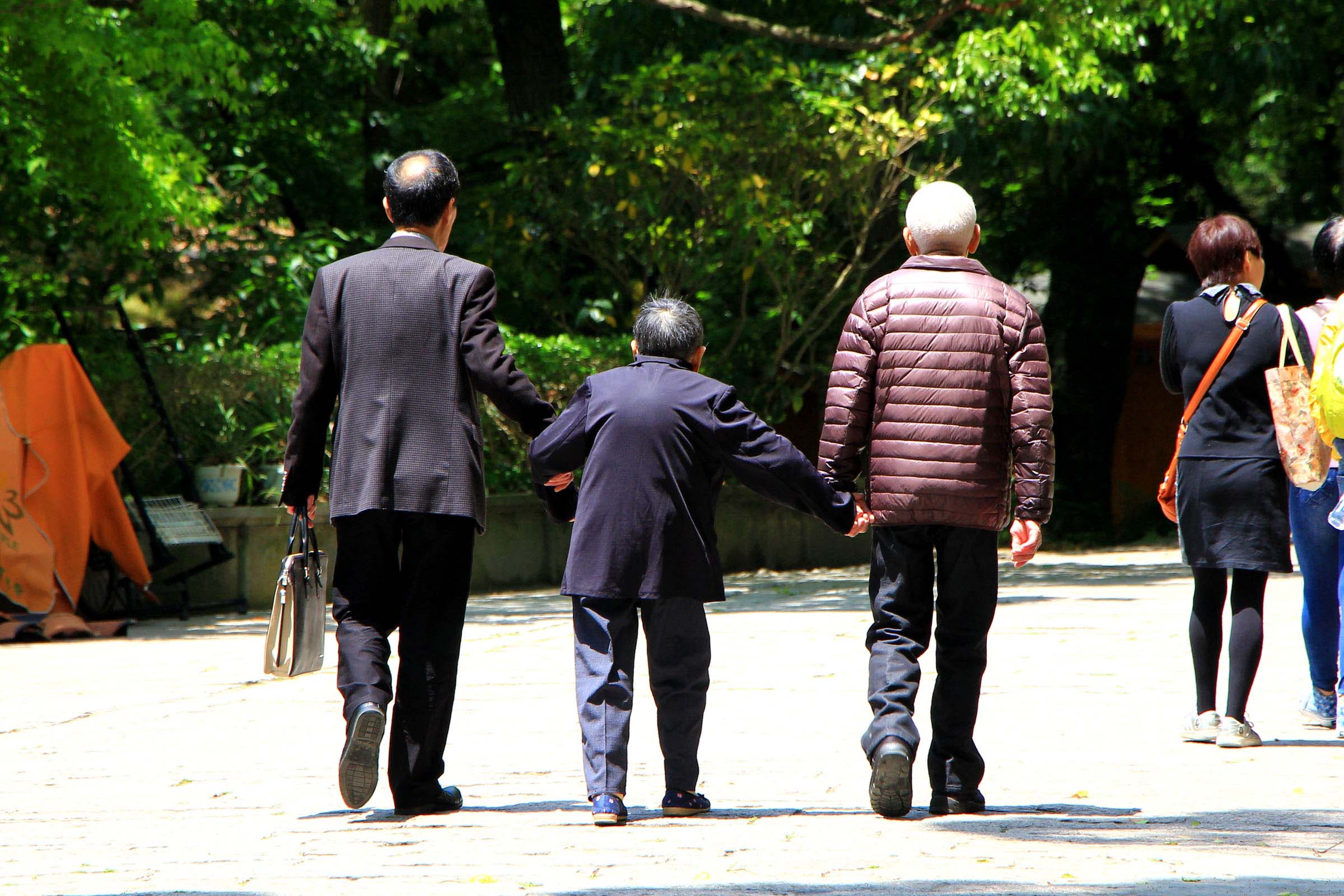 老人跌倒