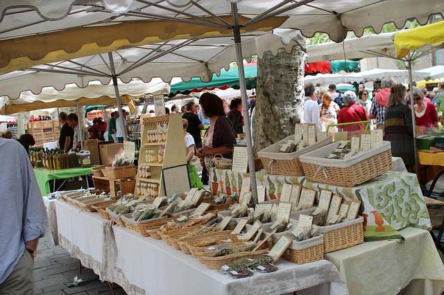 france-market-outdoor-people-pixabay.jpg