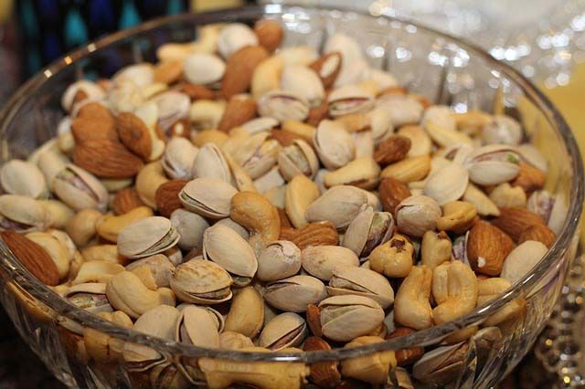 nuts-pixabay-bowl.jpg