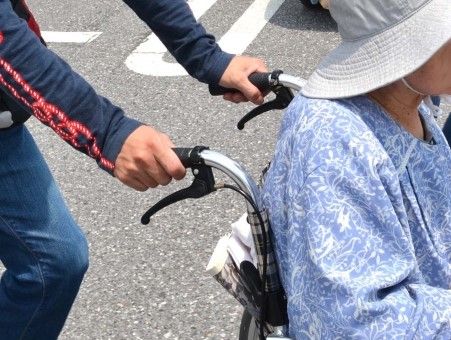 照服員