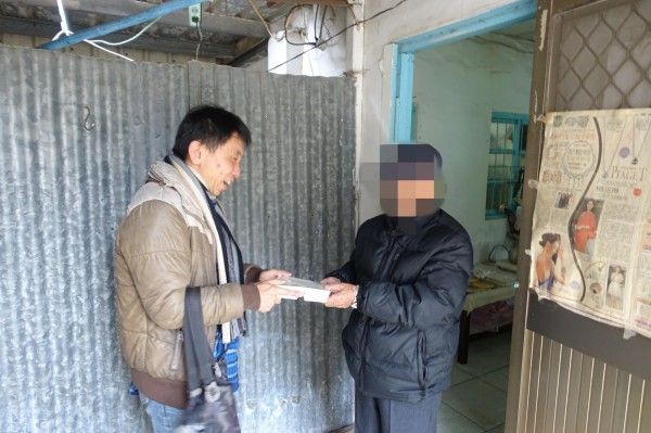 老人送餐