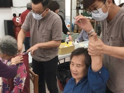 老人共餐