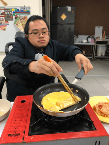 煮飯 電動輪椅 高背輪椅